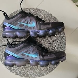 Nike MENs Black and Gray VaporMax Sneakers SIZE 11.5 SORRY ** NO BOX